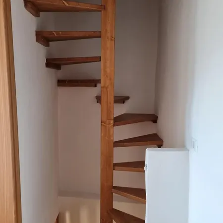 Casa Del Pozzo Apartament Vercana